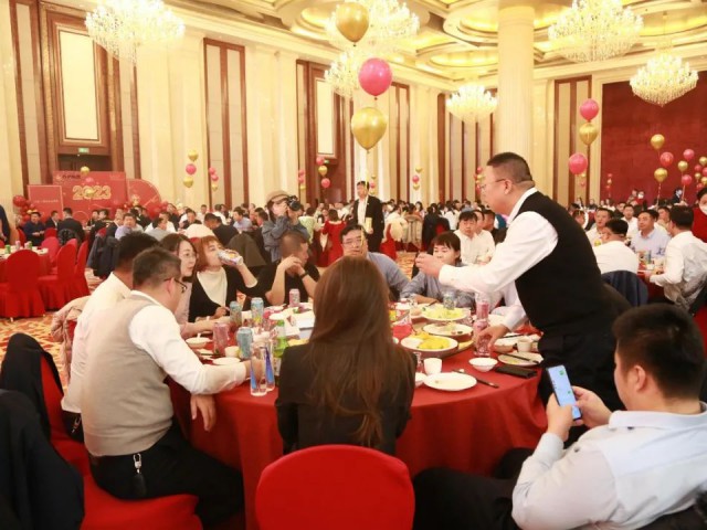 萬創(chuàng)集團(tuán)17周年年會(huì)盛典圓滿舉辦
